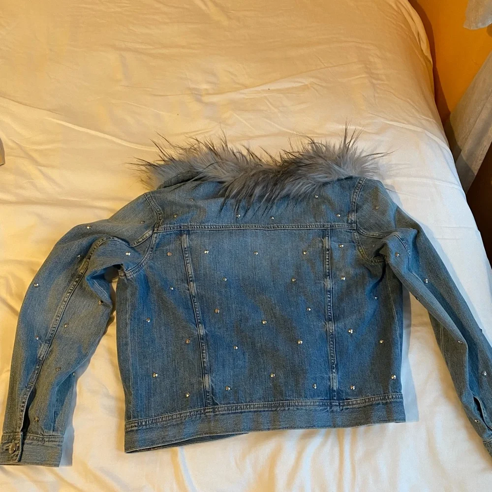 American Eagle Fur Collar Studded Jean Jacket Denim Furry Sz S AE Outfitters - Picture 5 of 6